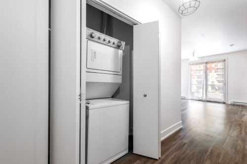 Salle de lavage - 207-7085 Rue De Lunan, Brossard, QC - Indoor Photo Showing Laundry Room