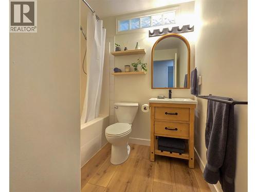 781 Westridge Drive, Invermere, BC - Indoor Photo Showing Bathroom