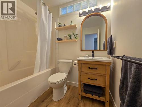 781 Westridge Drive, Invermere, BC - Indoor Photo Showing Bathroom