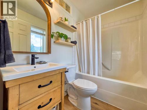 781 Westridge Drive, Invermere, BC - Indoor Photo Showing Bathroom