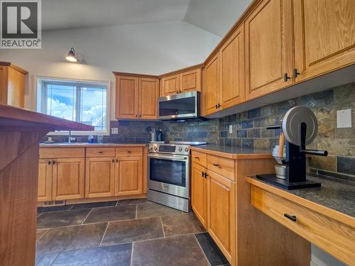 781 Westridge Drive, Invermere, BC - Indoor Photo Showing Kitchen