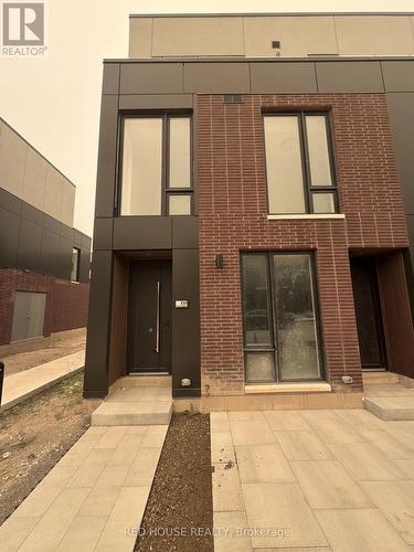 131 Everett Common, St. Catharines, ON - Outdoor With Exterior