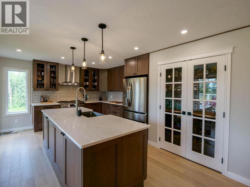 1551 View Drive, Quesnel, BC - Indoor Photo Showing Kitchen