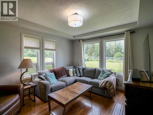 1551 View Drive, Quesnel, BC - Indoor Photo Showing Living Room