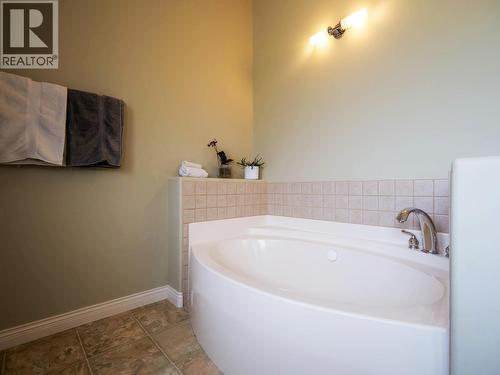 1551 View Drive, Quesnel, BC - Indoor Photo Showing Bathroom