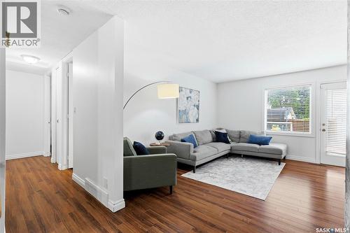 80 Cameron Crescent, Regina, SK - Indoor Photo Showing Living Room
