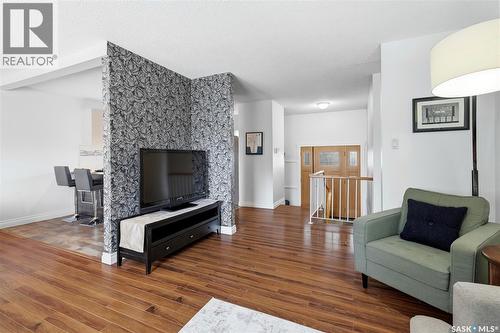 80 Cameron Crescent, Regina, SK - Indoor Photo Showing Living Room