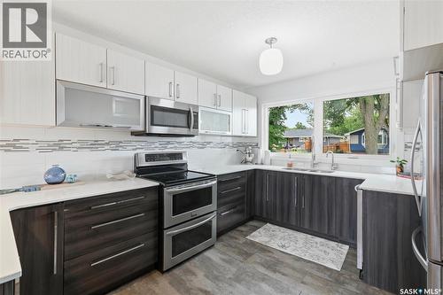 80 Cameron Crescent, Regina, SK - Indoor Photo Showing Kitchen With Upgraded Kitchen
