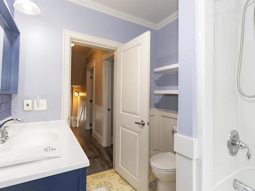 20 Regent Street, Amherst, NS - Indoor Photo Showing Bathroom