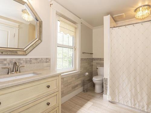 20 Regent Street, Amherst, NS - Indoor Photo Showing Bathroom