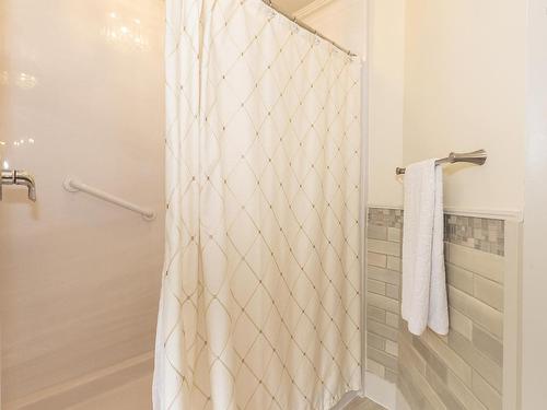 20 Regent Street, Amherst, NS - Indoor Photo Showing Bathroom