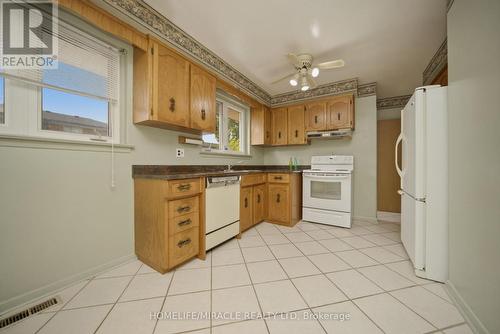 Functional Kitchen Layout - 7089 Landen Court, Mississauga, ON - Indoor Photo Showing Kitchen