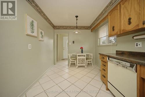 7089 Landen Court, Mississauga, ON - Indoor Photo Showing Kitchen