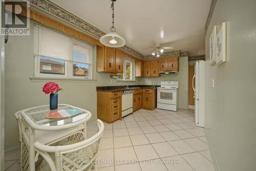 7089 Landen Court, Mississauga, ON - Indoor Photo Showing Kitchen