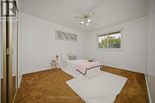 Spacious Main Floor Bedroom - 7089 Landen Court, Mississauga, ON - Indoor