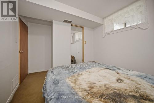 7089 Landen Court, Mississauga, ON - Indoor Photo Showing Bedroom
