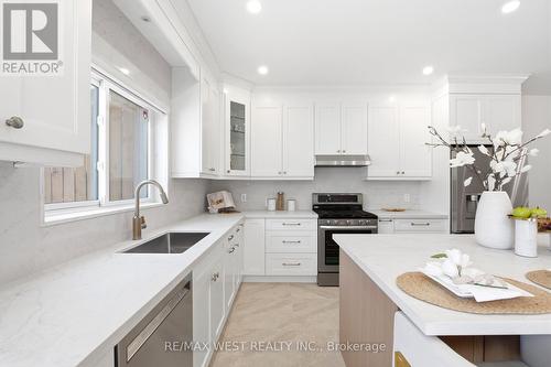 3163 Rolling Stone Court, Mississauga, ON - Indoor Photo Showing Kitchen