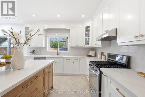 3163 Rolling Stone Court, Mississauga, ON - Indoor Photo Showing Kitchen With Upgraded Kitchen