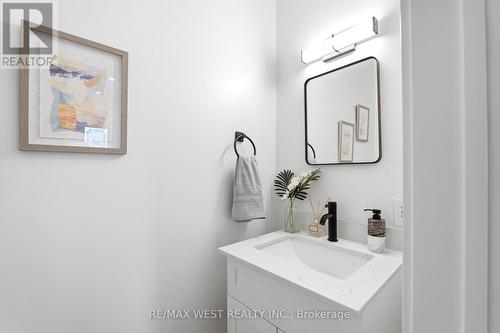3163 Rolling Stone Court, Mississauga, ON - Indoor Photo Showing Bathroom