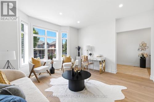 3163 Rolling Stone Court, Mississauga, ON - Indoor Photo Showing Living Room
