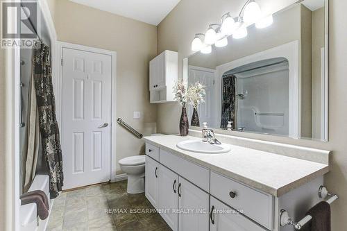 109 - 20 Isherwood Avenue, Cambridge, ON - Indoor Photo Showing Bathroom