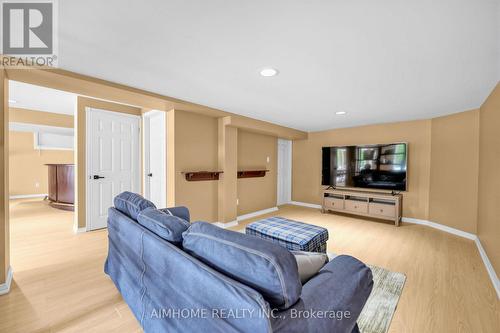 68 Aitken Circle, Markham, ON - Indoor Photo Showing Living Room