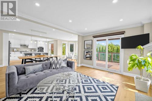 68 Aitken Circle, Markham, ON - Indoor Photo Showing Living Room