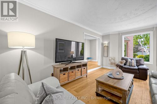 68 Aitken Circle, Markham, ON - Indoor Photo Showing Living Room
