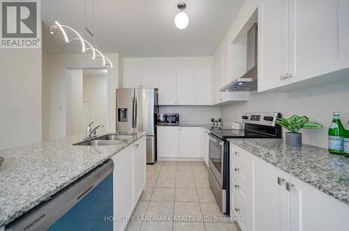 77 Mccague Avenue, Richmond Hill, ON - Indoor Photo Showing Kitchen With Double Sink With Upgraded Kitchen