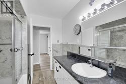 Main bath, retro style, mint condition! - 