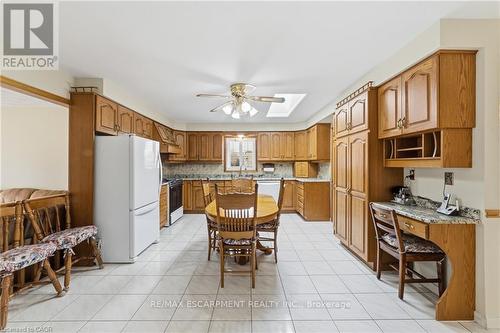 546 Dicenzo Drive, Hamilton, ON - Indoor Photo Showing Kitchen