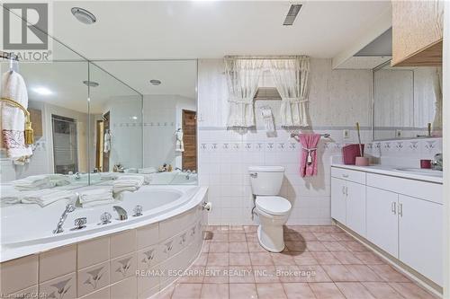 546 Dicenzo Drive, Hamilton, ON - Indoor Photo Showing Bathroom