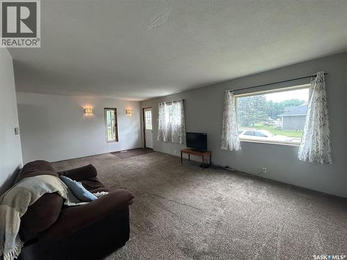 806 5Th Avenue Sw, Moose Jaw, SK - Indoor