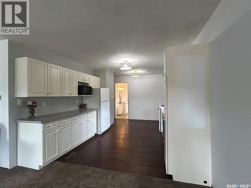806 5Th Avenue Sw, Moose Jaw, SK - Indoor Photo Showing Kitchen