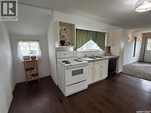 806 5Th Avenue Sw, Moose Jaw, SK - Indoor Photo Showing Kitchen With Double Sink