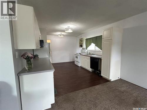 806 5Th Avenue Sw, Moose Jaw, SK - Indoor Photo Showing Kitchen