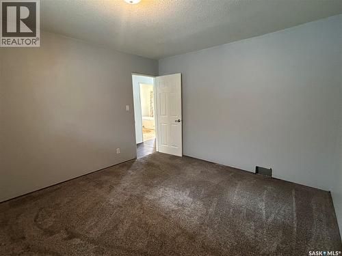 806 5Th Avenue Sw, Moose Jaw, SK - Indoor Photo Showing Other Room