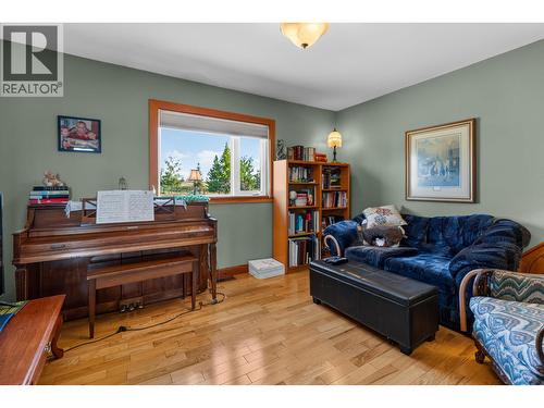 1036 Sackner Road, Vanderhoof, BC - Indoor Photo Showing Living Room