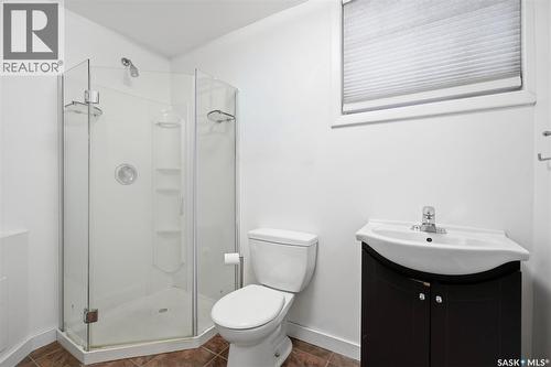 720 Temperance Street, Saskatoon, SK - Indoor Photo Showing Bathroom