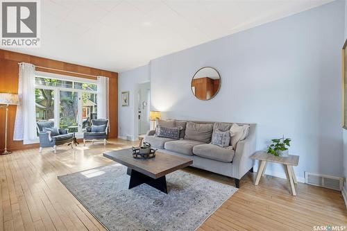 720 Temperance Street, Saskatoon, SK - Indoor Photo Showing Living Room
