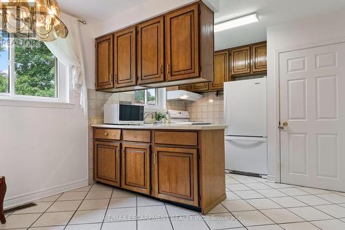1272 Kelly Road, Mississauga, ON - Indoor Photo Showing Kitchen