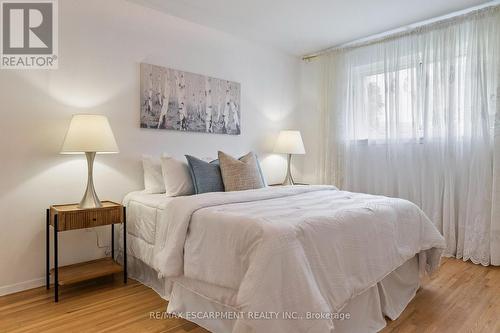 1272 Kelly Road, Mississauga, ON - Indoor Photo Showing Bedroom