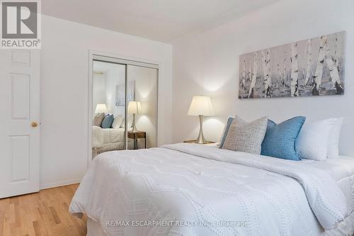 1272 Kelly Road, Mississauga, ON - Indoor Photo Showing Bedroom