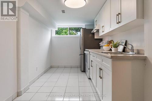 1272 Kelly Road, Mississauga, ON - Indoor Photo Showing Kitchen