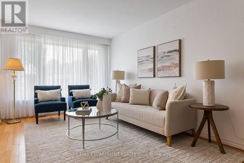 1272 Kelly Road, Mississauga, ON - Indoor Photo Showing Living Room