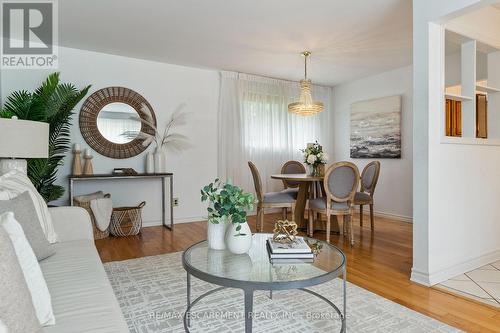 1272 Kelly Road, Mississauga, ON - Indoor Photo Showing Living Room