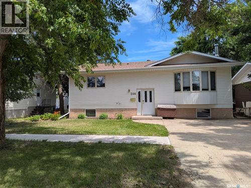 208 Herbert Street, Maple Creek, SK - Outdoor