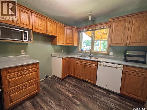 208 Herbert Street, Maple Creek, SK - Indoor Photo Showing Kitchen With Double Sink