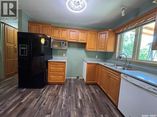 208 Herbert Street, Maple Creek, SK - Indoor Photo Showing Kitchen With Double Sink