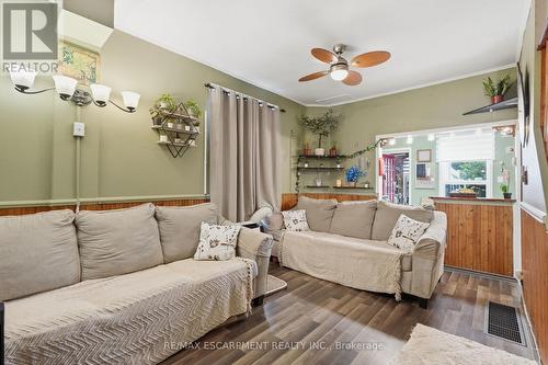 182 Cavell Avenue, Hamilton, ON - Indoor Photo Showing Living Room